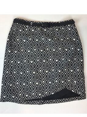 White House Black Market Skirt SILK w belt size 4